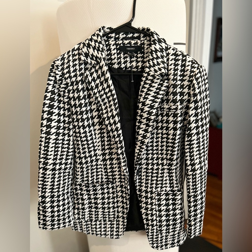 Forever 21 Black and White Houndstooth Blazer